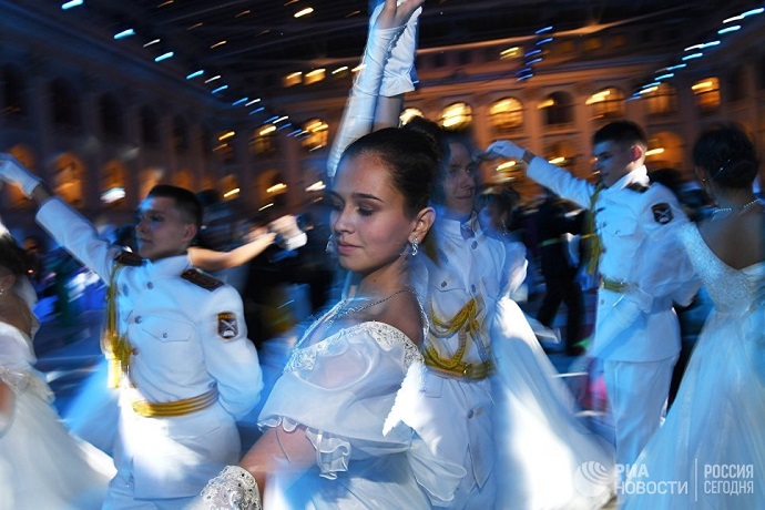 Свыше 300 кадетов приняли участие в новогоднем балу - ФОТО